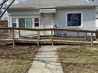916 S Walnut St, Centralia, IL 62801