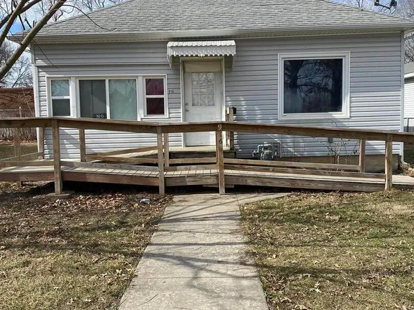 916 S Walnut St, Centralia, IL 62801