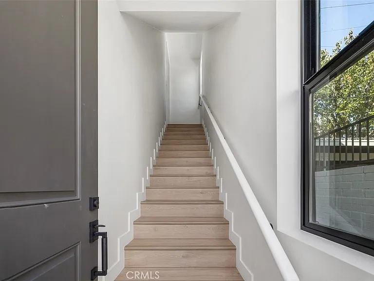 5061 1/2 Cartwright — Photo 1
