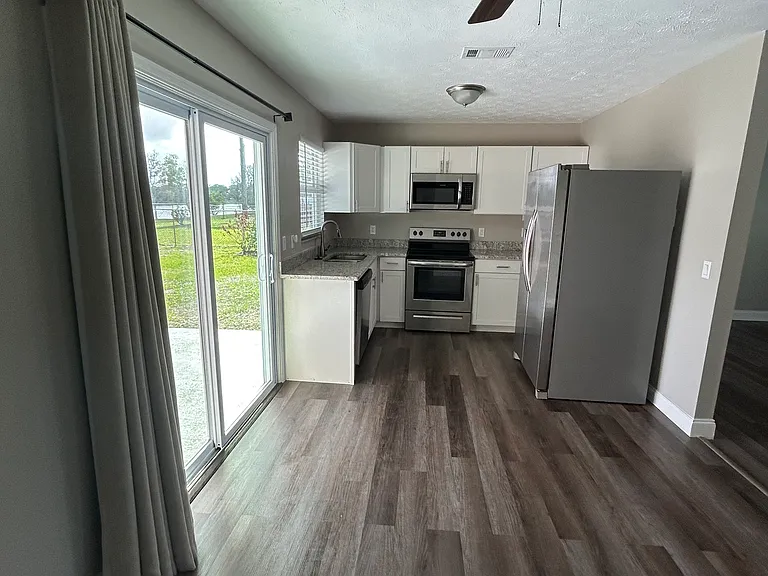 2380 SE Harrington Ave — Photo 5