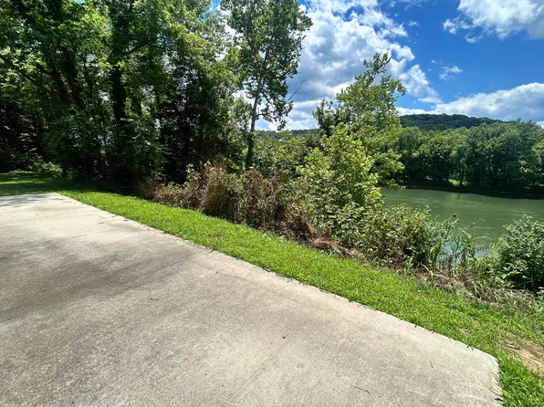 15 River Spur W, Burkesville, KY 42717