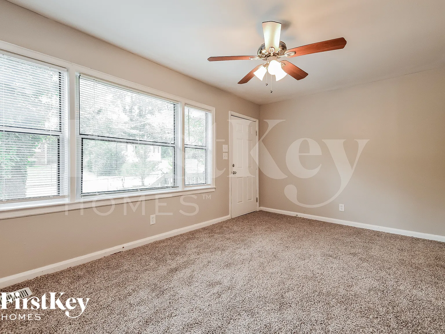 3 bed, 1.0 bath, 950 sqft, $1,465 — Photo 2