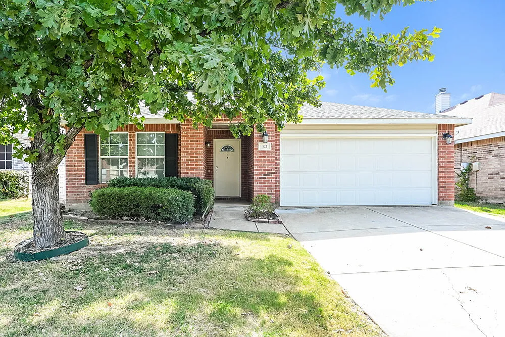 4 bed, 2.0 bath, 2100 sqft, $2,285 — Photo 1