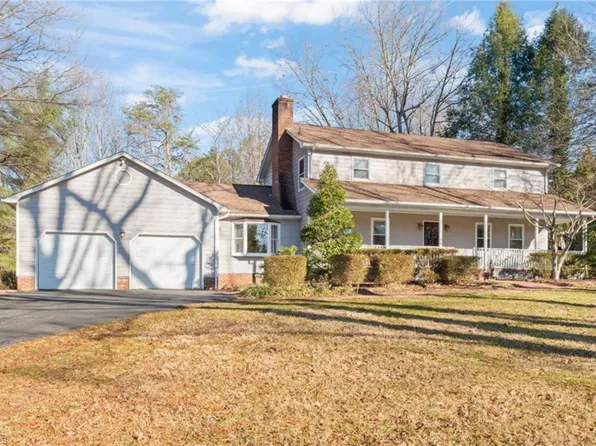 603 Cross Creek Dr, Mount Airy, NC 27030