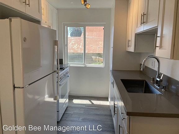 2nd image of 825 E 108th St #1