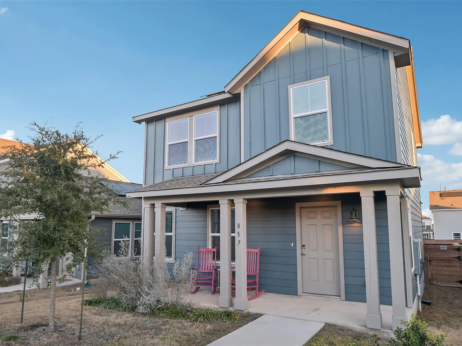 3 bed, 2.5 bath, 1434 sqft, $2,600 — Photo 2