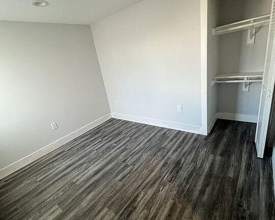 4th image of 1606 W 36th Pl #1606