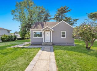 1828 Stein Dr, Bay Shore, NY 11706