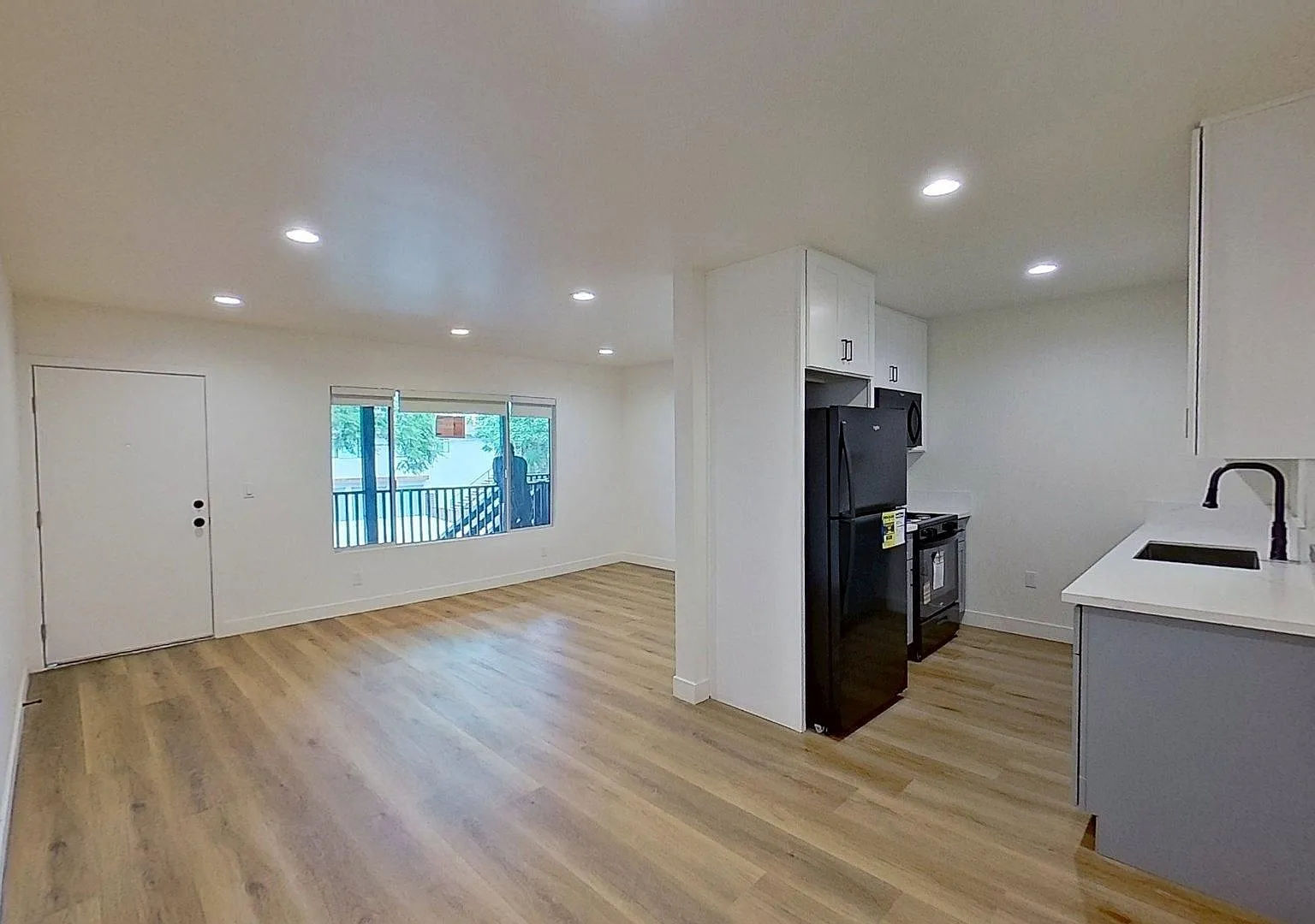 829 N Garfield St — Photo 3