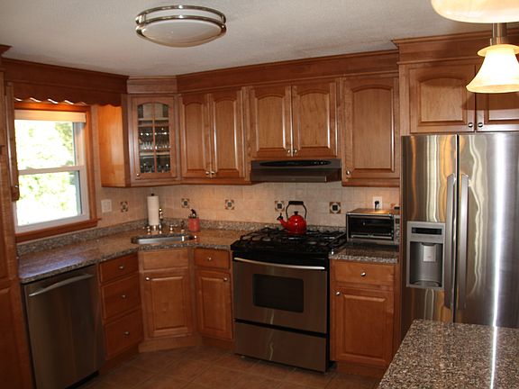 4th image of 35 Morse St