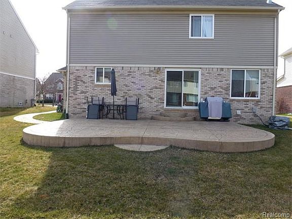 2nd image of 38232 Plumhollow Dr