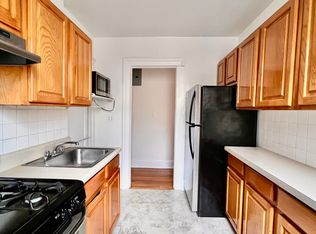 32-15 35th St #F9, Astoria, NY 11106