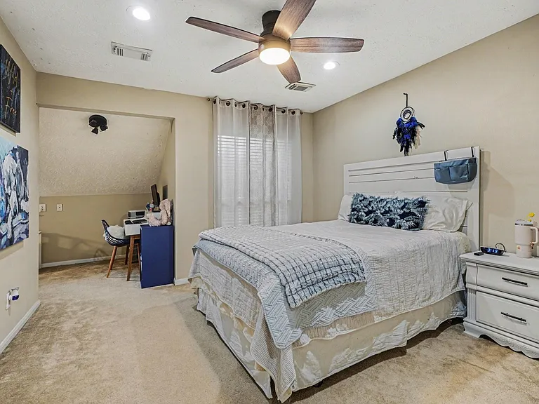 819 Davis Rd — Photo 11