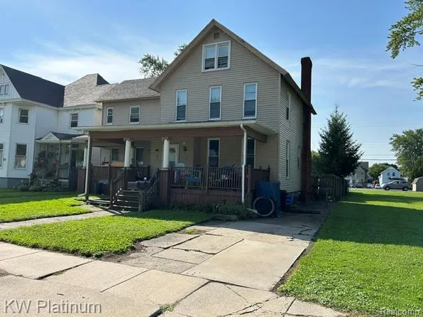822 Pine St, Port Huron, MI 48060