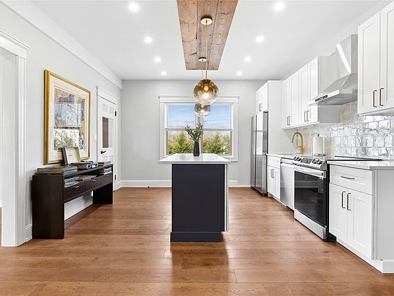3rd image of 1 Sloane Ln
