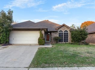 8729 Sabinas Trl, Fort Worth, TX 76118