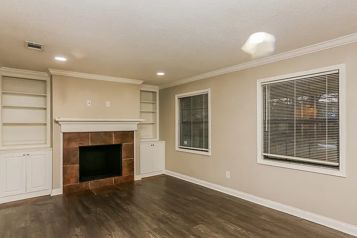 3 bed, 2.0 bath, 1600 sqft, $1,795 — Photo 3