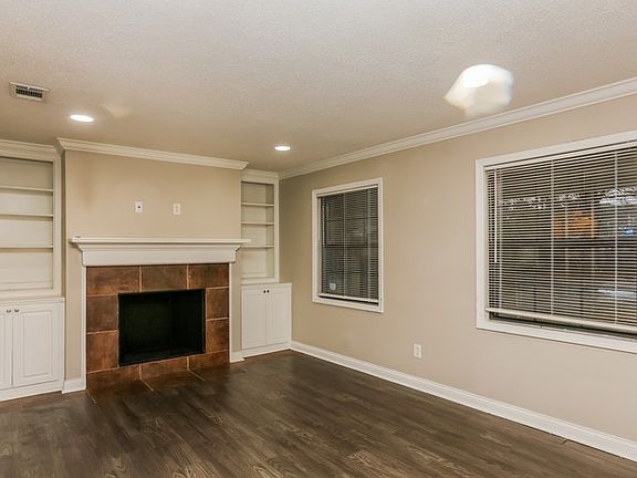 3rd image of 529 Wolcott Cir
