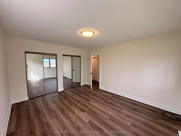 48 King St — Photo 11
