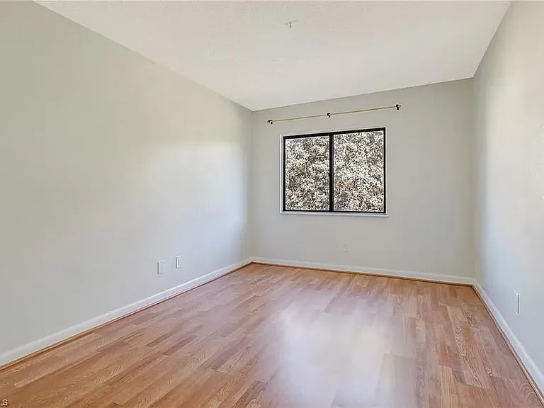 4033 Sandlewood Ln #3 — Photo 4