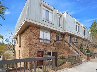 1631 S Hayes St #1, Arlington, VA 22202
