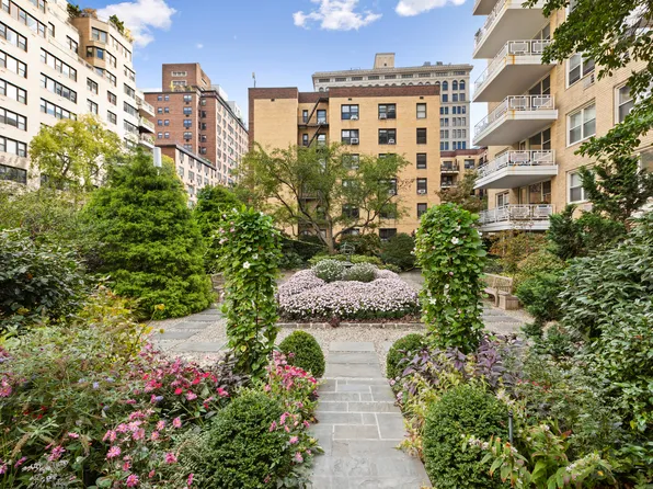 40 East 9th Street image 14 of 16