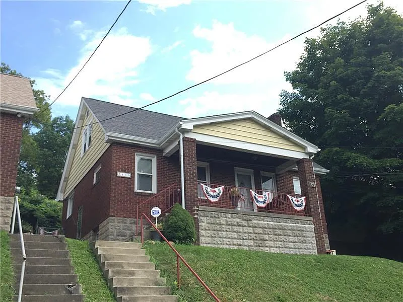 2439 Plainview Ave photo 1