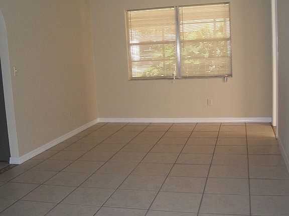 5th image of 208 Brittany Ave