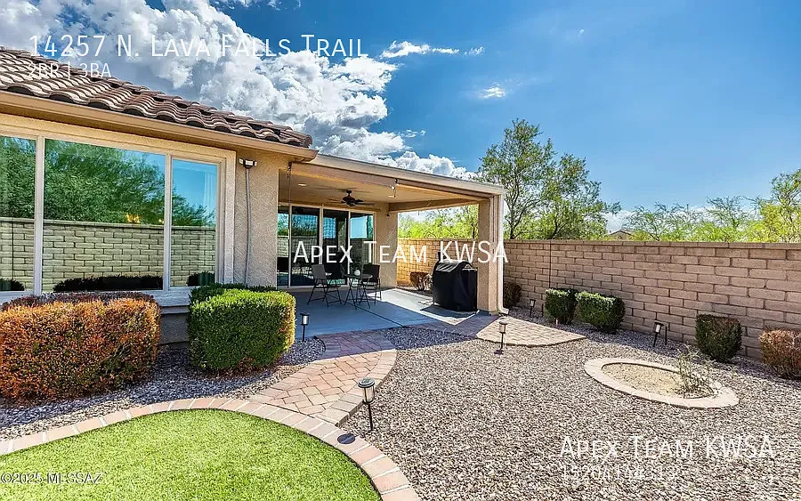 2br/3ba with a Bonus Room in Dove Mountain 55+Community! — Photo 4