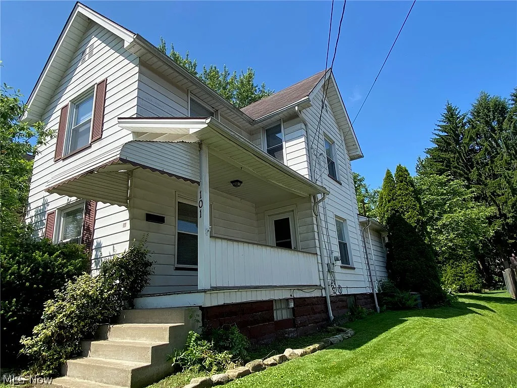 101 Ridgeway St photo 1