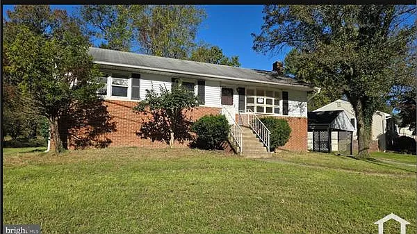 7 bed, 2360 sqft, $4,680 — Photo 2