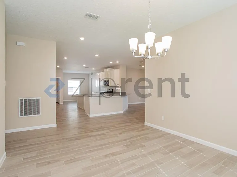 2116 Amberly Dr — Photo 9