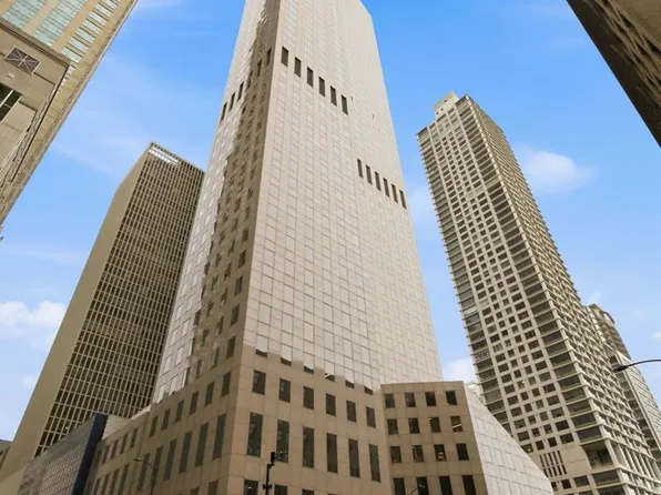 950 N Michigan Ave APT 4704, Chicago, IL 60611