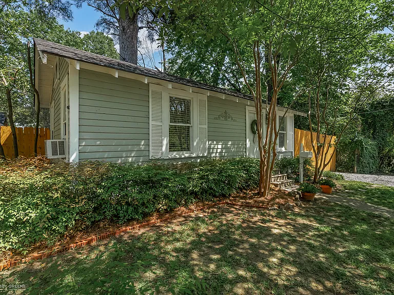 857 Gladstone Blvd #1/2 — Photo 4