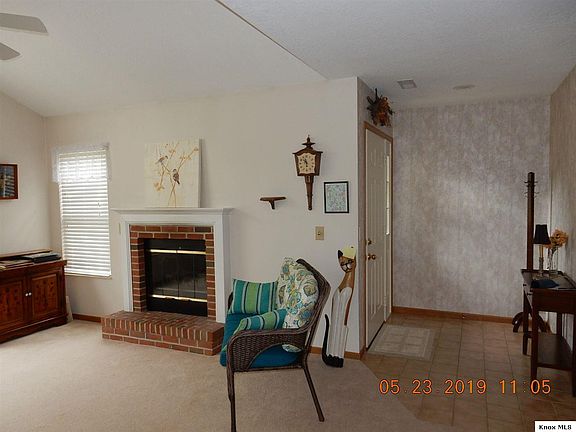 5th image of 32 Woodberry Dr
