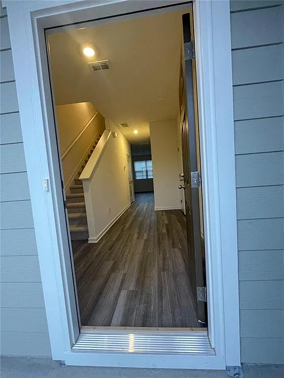 3 bed, 2.5 bath, 1421 sqft, $1,900 — Photo 2