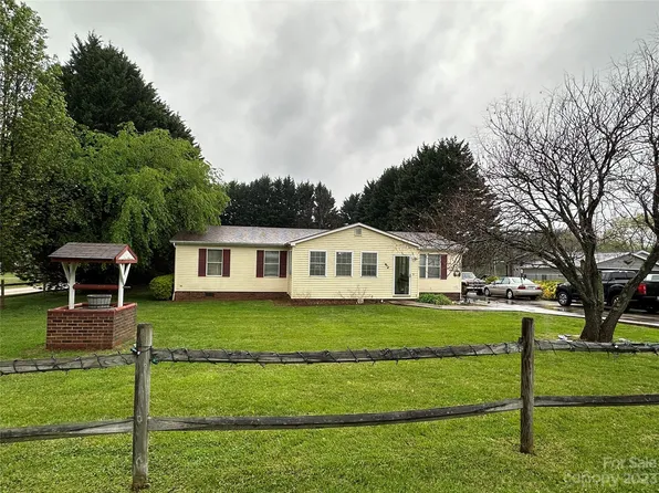 3705 34th St NE, Hickory, NC 28601