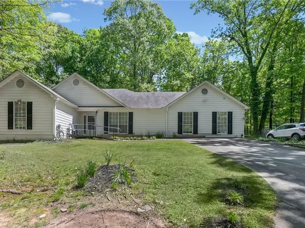 365 Cook Dr, Ellenwood, GA 30294