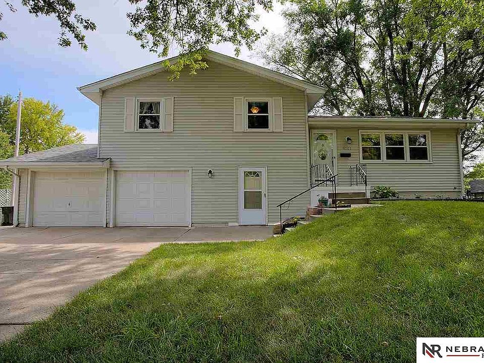 1st image of 8705 Oakmont Ct