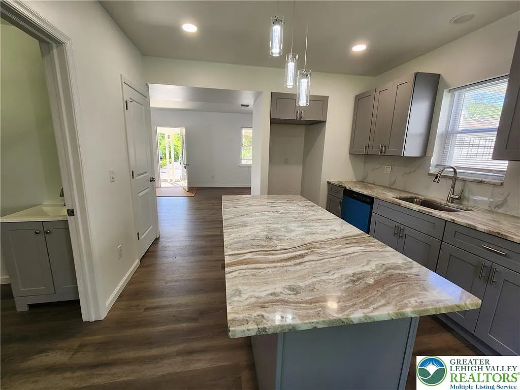3 bed, 2.5 bath, 1248 sqft, $2,195 — Photo 4
