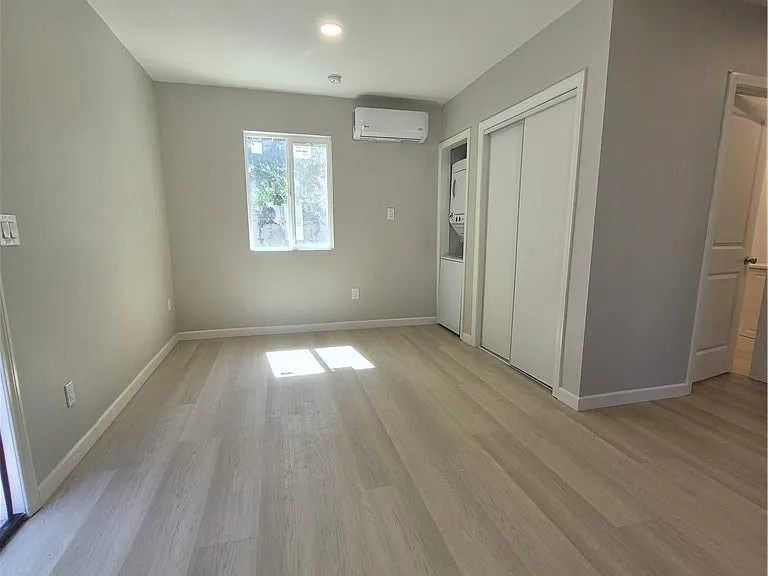 8913 Rathburn Ave — Photo 8