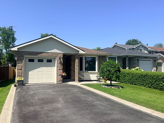 3rd image of 16 Grenadier Dr