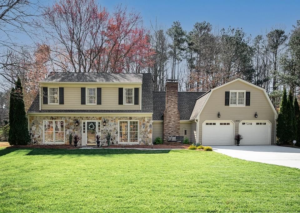 1st image of 1438 Logan Cir