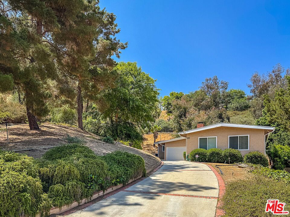 1st image of 22297 Buena Ventura St