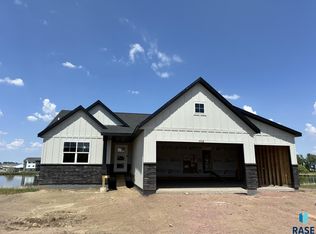 5708 E Ashwood Cir, Sioux Falls, SD 57108