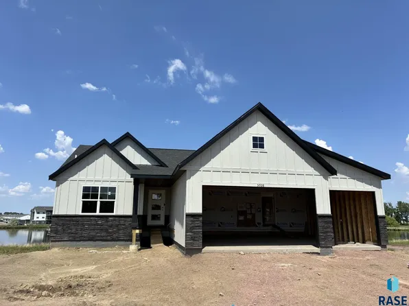 5708 E Ashwood Cir, Sioux Falls, SD 57108