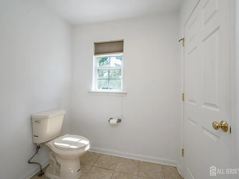 303 Pinelli Dr — Photo 16