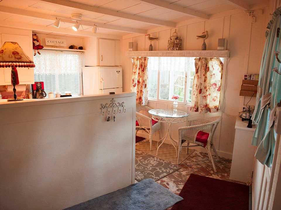 2nd image of 685 Jessie St #2