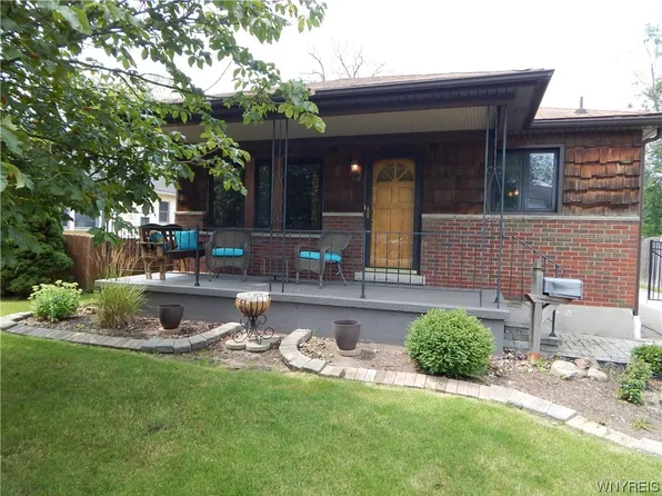 3384 Greenway Rd, Grand Island, NY 14072