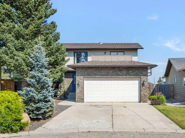 8 W Millside Ct SW, Calgary, AB T2Y 2P5